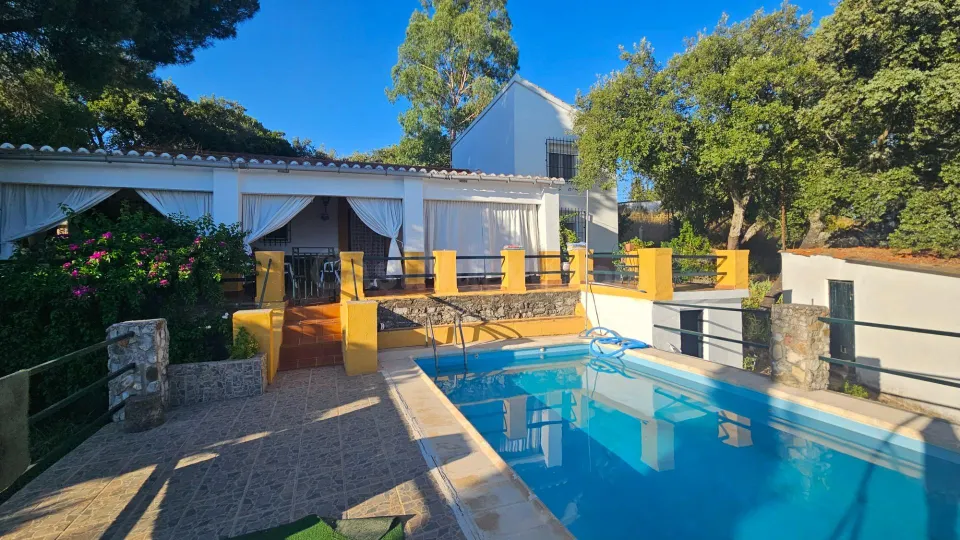 Chalet independiente en Siete Fincas: 3.000 m2 de parcela, piscina y muchísima privacidad