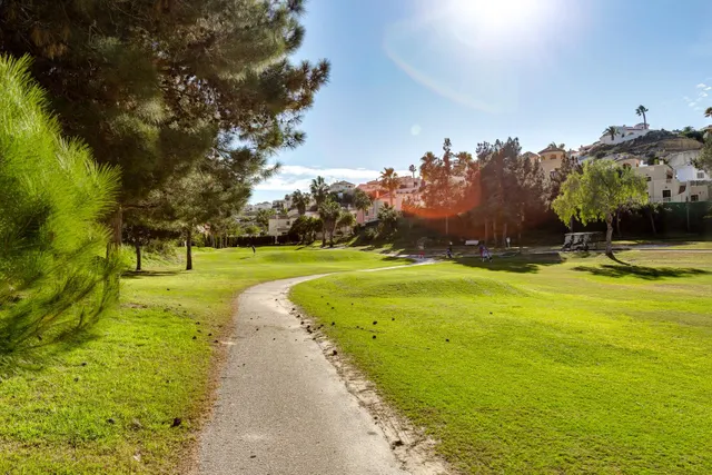 MAGNIFICO CHALET INDEPENDIENTE CON PISCINA PRIVADA Y VISTAS AL CAMPO DE GOLF EN CIUDAD QUESADA — 46