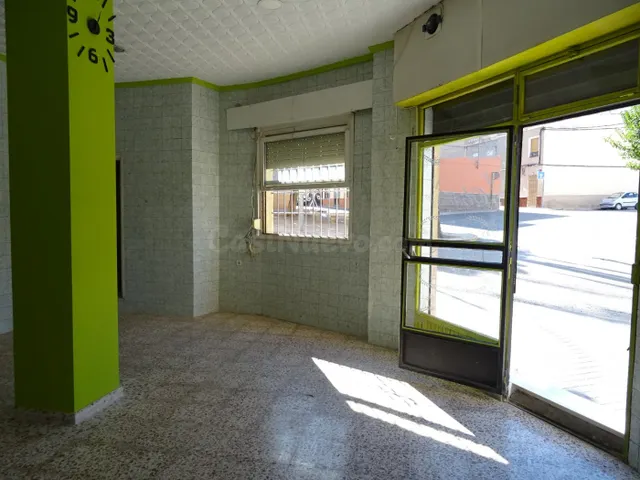 SE ALQUILA LOCAL COMERCIAL EN EL BARRIO DE LA COCA EN ASPE