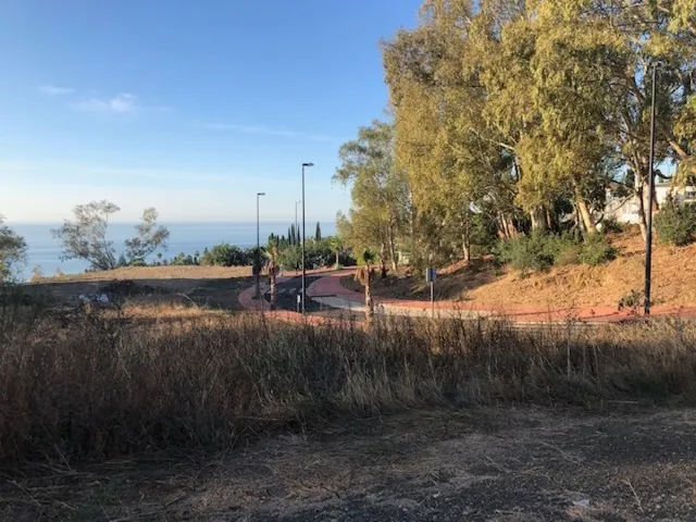 se venden parcelas urbanas en una exclusiva urbanizacion en benalmadena — 5