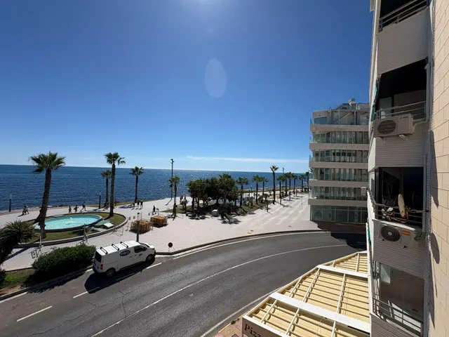 Apartamento moderno y espacioso en primera línea de mar junto a Playa del Cura. ¡3 dormitorios, 2 baños, balcón con vistas al mar (sureste) y piscina comunitaria! — 7