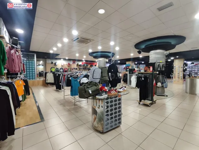 LOCAL EN FUNCIONAMIENTO JUNTO A PLAZA DE ESPAÑA DE MÁS DE 50 - foto 5