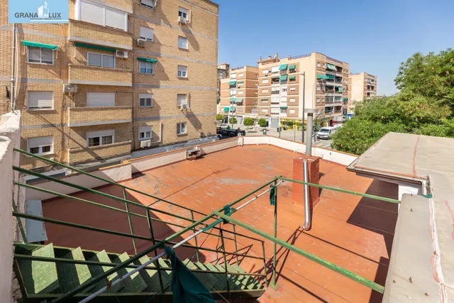Local + vivienda en Avda. Cadiz — 34