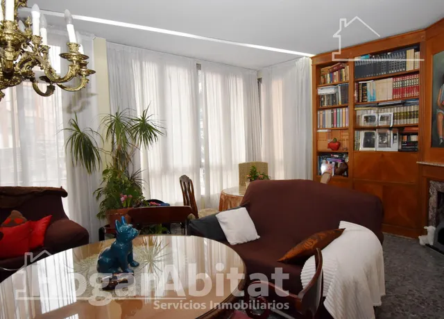CASA SEMIREFORMADA CON GARAJE Y DOS TERRAZAS, EN EL CENTRO — 42