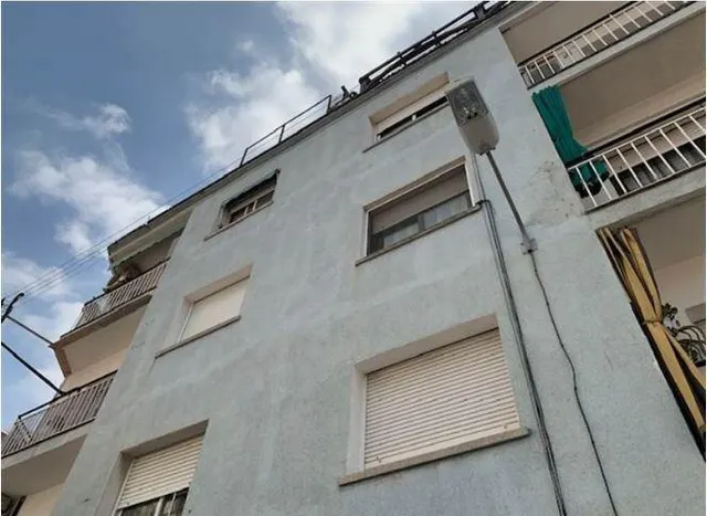 SE VENDE piso OKUPA en C Calle Bernat Metge 15 de Mollet del - foto 3