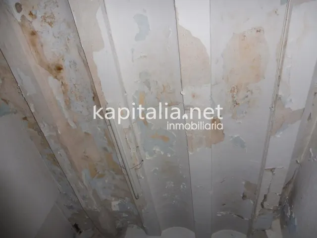 Casa a la venta en La Vila de Ontinyent. — 28