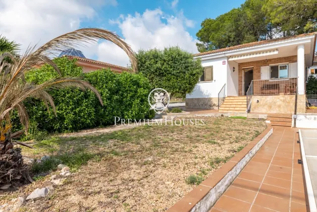 Casa independiente con jardín en Canyelles
