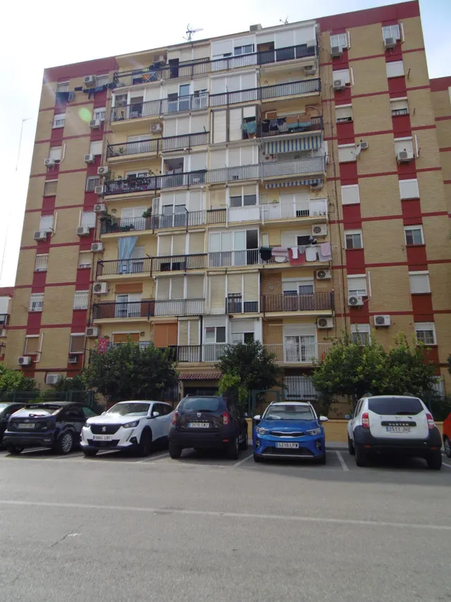 Piso reformado con terraza y ascensor — 29