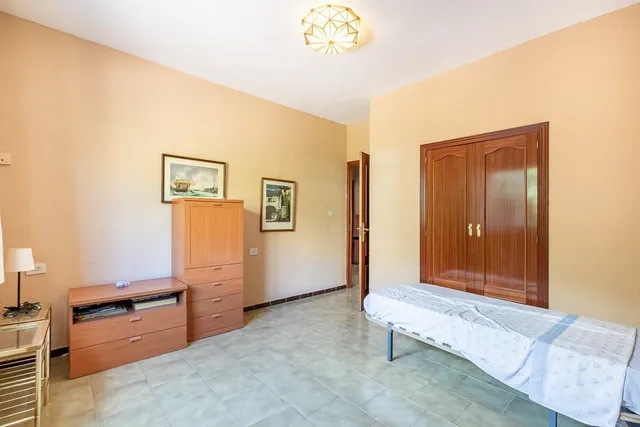 Chalet independiente con piscina y pista de tenis en Alfacar — 16