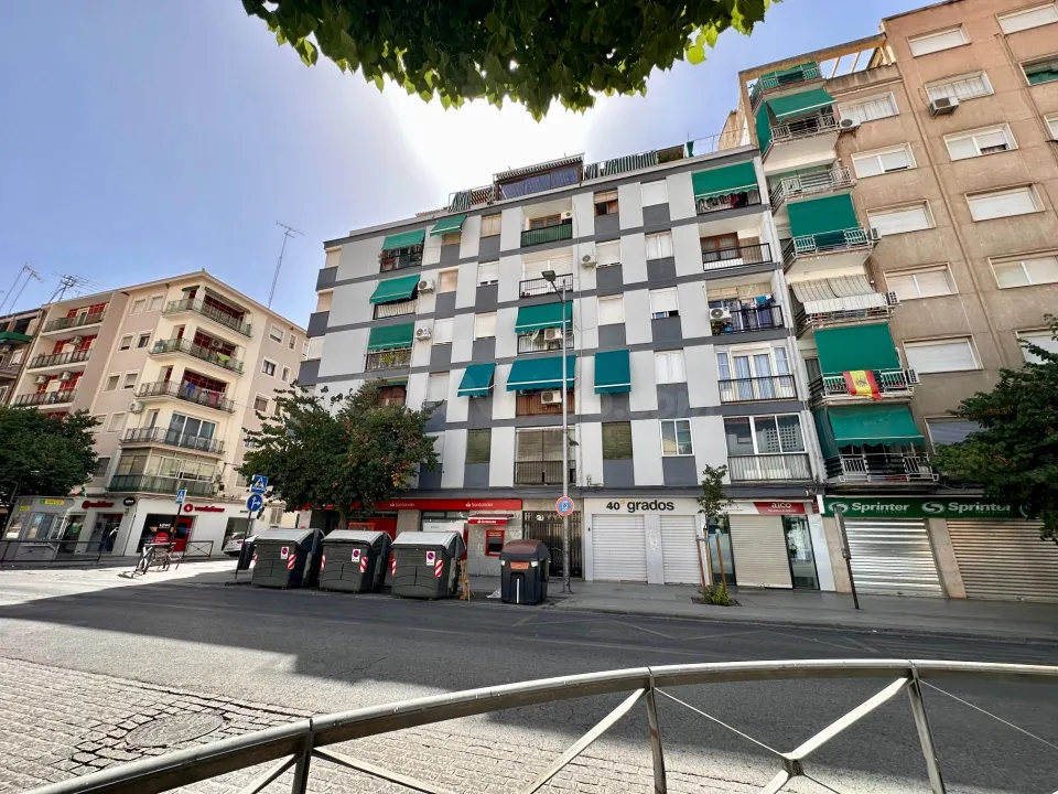 Piso en venta en Avenida Dilar