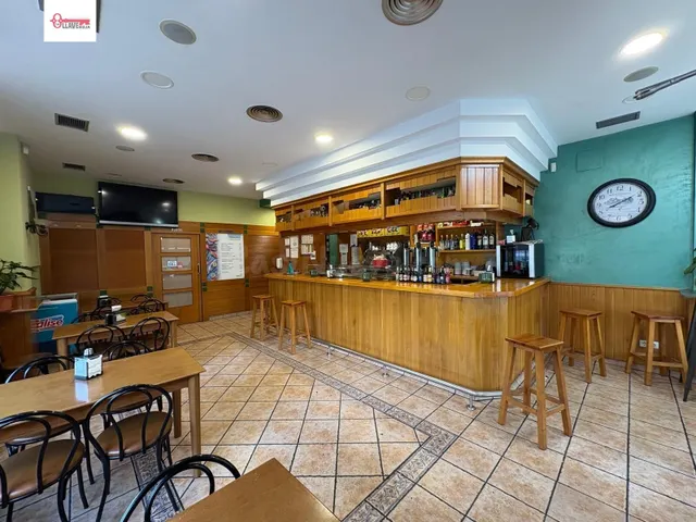 Se vende Bar Restaurante completamente acondicionado y en fu - foto 2