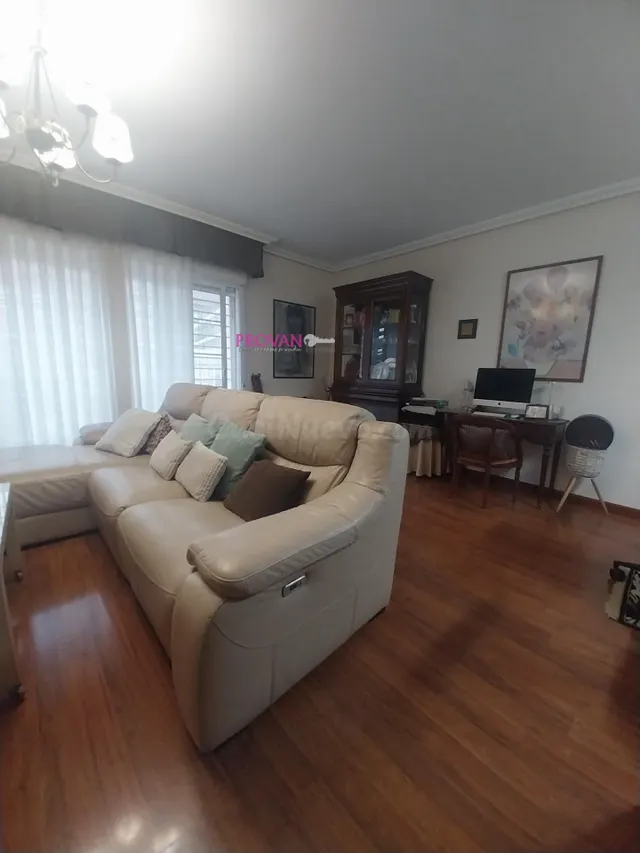 CHALET ADOSADO EN NUEVA RINCONADA CON 4 DORMITORIOS, 2 BAÑOS - foto 2