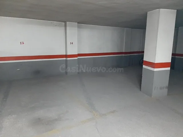 Plaza de garaje en venta en Calle San Vicente, frente a la U