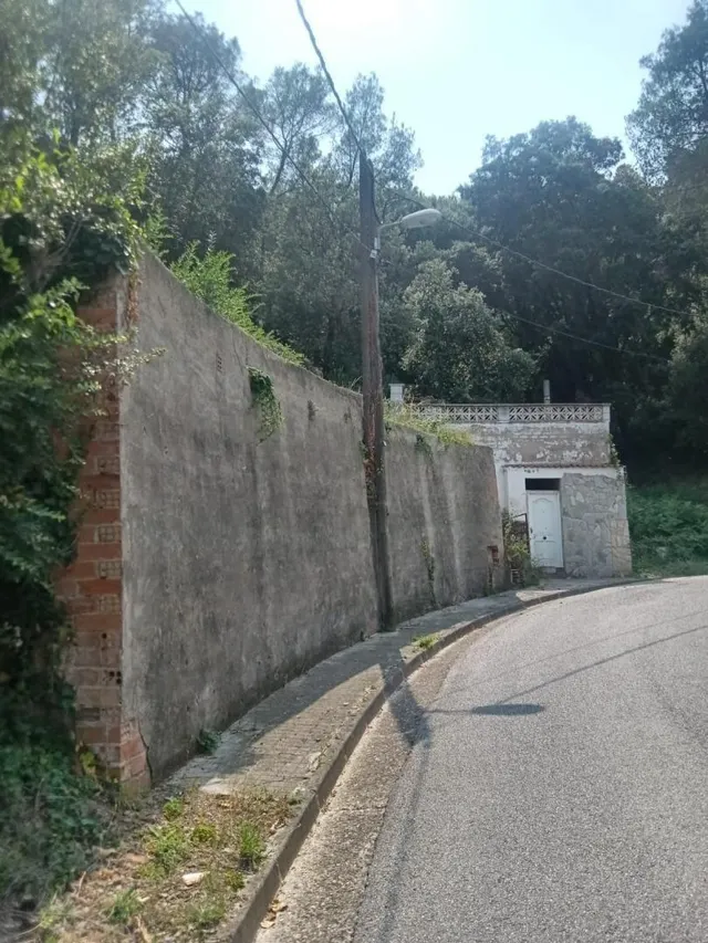 Terreno Urbano con Caseta: ¡Construye tu Hogar Ideal! — 2