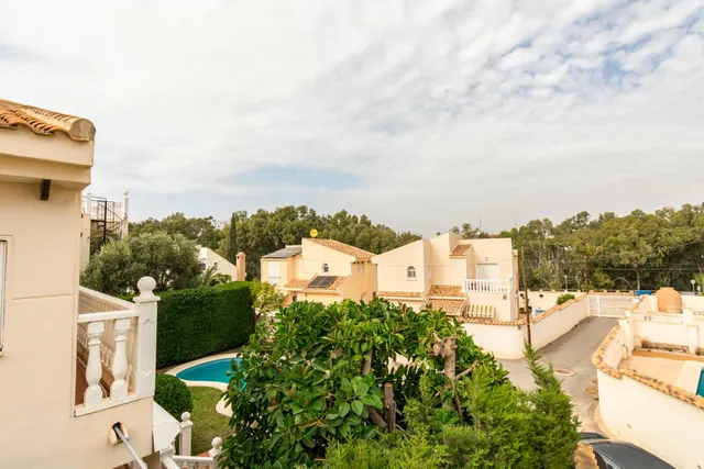 Chalet independiente a la venta en Playa Flamenca — 47