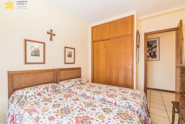 Apartamento en venta en primera línea de playa en Los Arenales del Sol, la propiedad está afectada por la Ley de Costas — 30