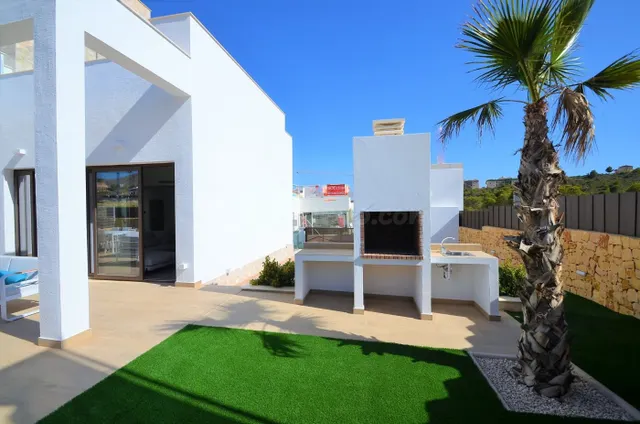 SE VENDE VILLA DE LUJO CON 3 DORMITORIOS Y PISCINA PROPIA EN - foto 3
