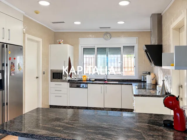 Chalet en VENTA en San Cristóbal, Alberic, con piscina privada cubierta, jardín y parcela de más de 1.000 m2 — 22