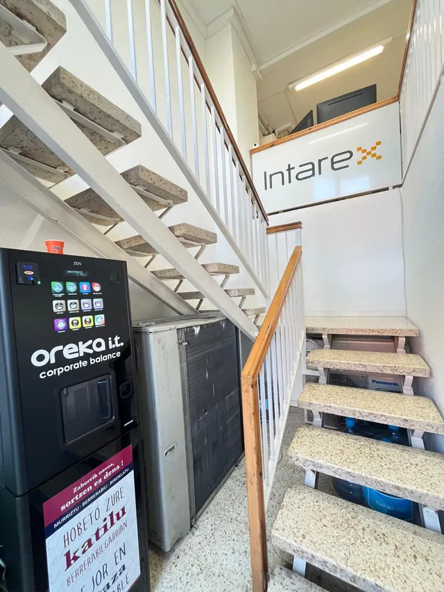 Espectacular local oficina con 170 m2 en Avenida Barcelona zona Esclat — 10