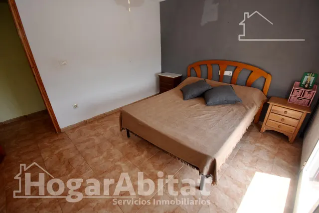 CHALET RÚSTICO CON PISCINA, TERRAZA Y PARKING — 35