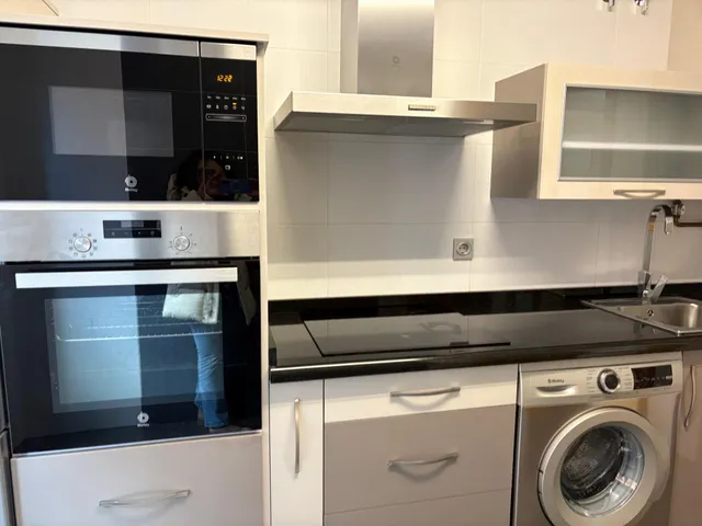 SE VENDE APARTAMENTO SEMINUEVO EN VALENCIA DE DON JUAN, COCINA AMUEBLADA, 2 HAB., SALÓN,  2 BAÑOS, TRASTERO, ASCENSOR Y PLAZA DE GARAJE. — 2