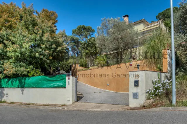 HERMOSA CASA CON PISCINA CERCA DE LA PLAYA - VENTA O ALQUILER CON OPCION A COMPRA — 37