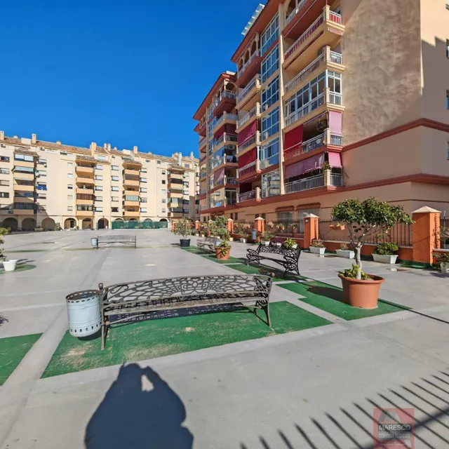Piso familiar en Los Boliches, Costa del Sol a 300m del Pase - foto 2