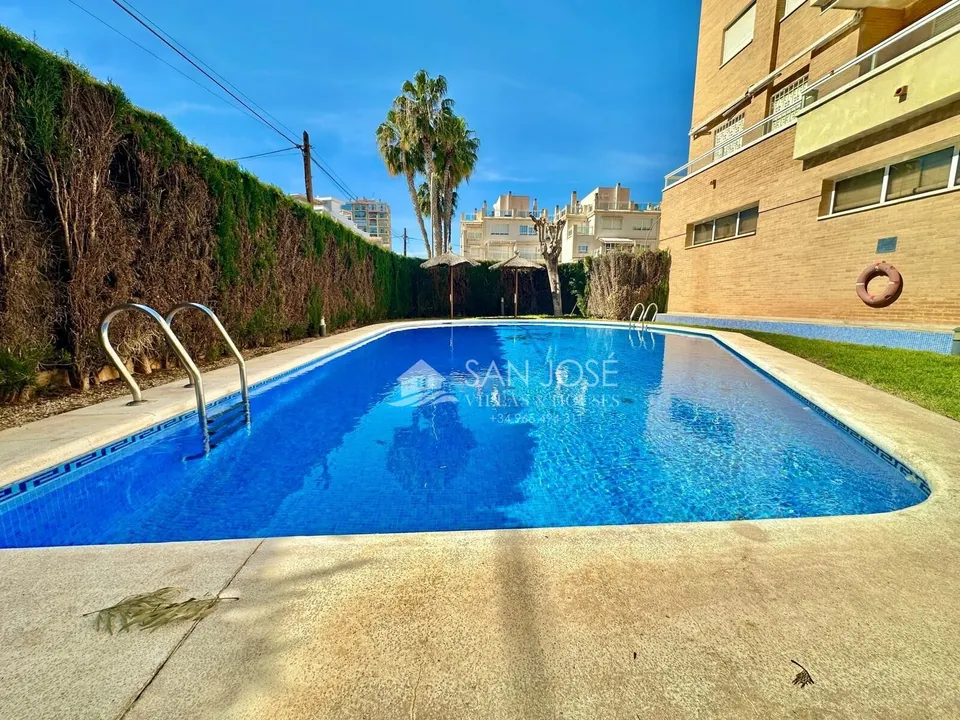 INMOBILIARIA SAN JOSE VENDE BONITO BAJO A ESCASOS 2 MINUTOS DE LA PLAYA DE MUCHAVISTA-EL CAMPELLO