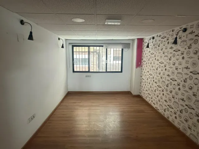 Avenida de la Constitución. Alquiler local comercial 93 m2. — 13
