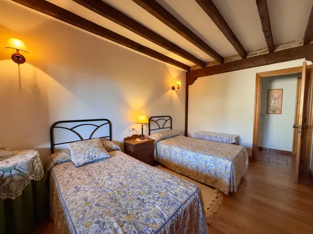 CASA CON JARDIN EN LIANDRES — 19