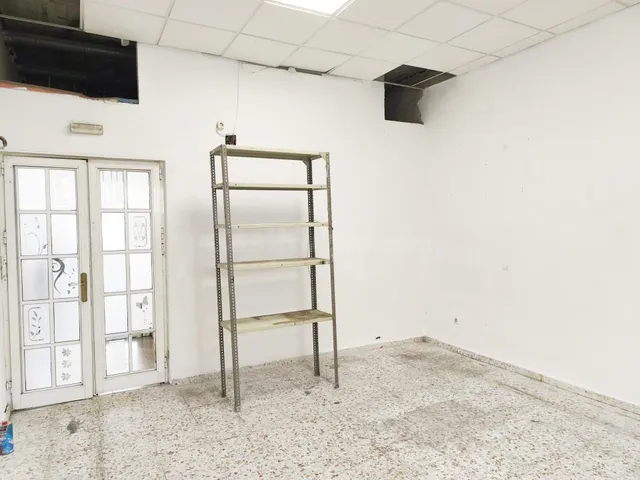 Local comercial 40m² en alquiler - Avenida de las Ciencias - foto 2