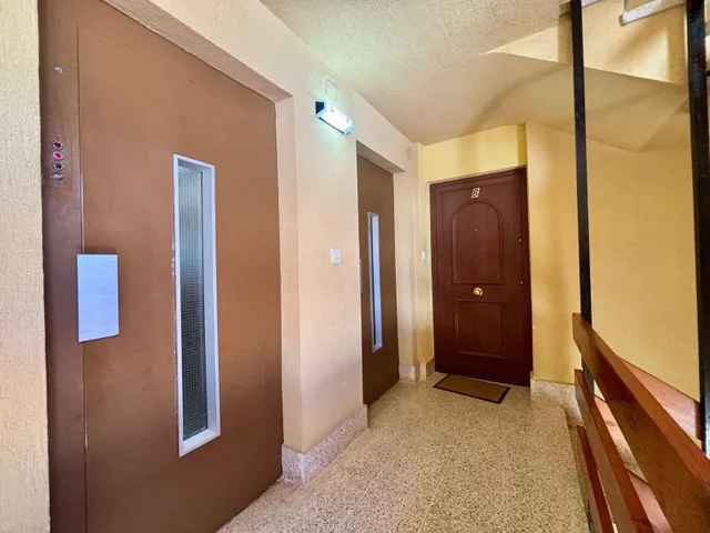 Apartamento en primera línea de playa de Gandia en residencial con piscina comunitaria, garaje y trastero. — 42