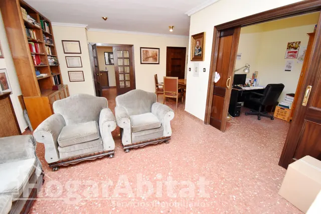 EXTERIOR EN RESIDENCIAL CON GARAJE, ASCENSOR, TERRAZA Y TRAS