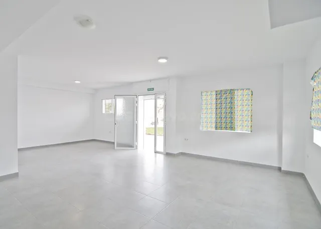 LOCAL COMERCIAL EN EL PUERTO DE MOTRIL - foto 4