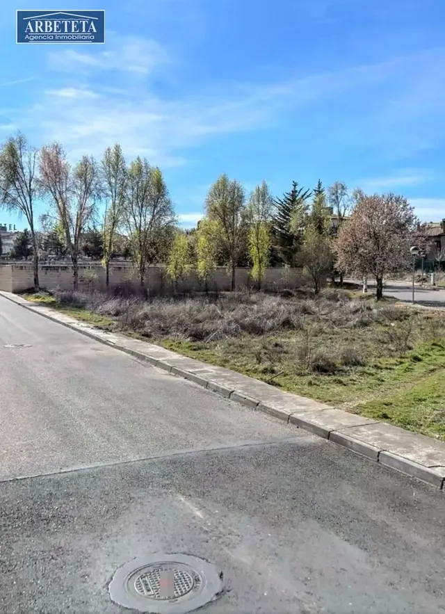INMOBILIARIA ARBETETA VENDEPARCELA URBANA URBANIZABLE EN HOR