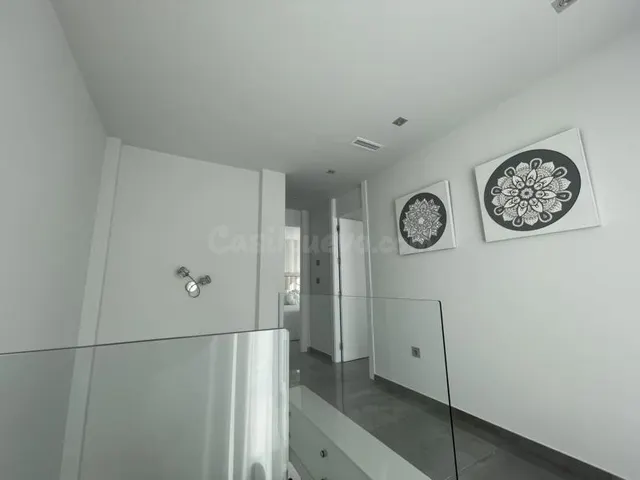 Venta de villa en Pilar de la horadada, de 181m2 con 3 dormi - foto 3