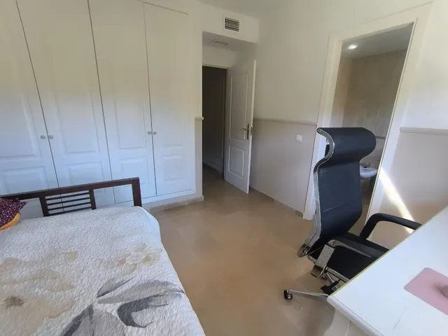 Calahonda - Piso 2 Dormitorios, Garaje, 4 Piscinas — 21