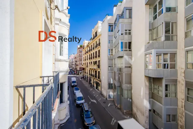 Ds realty presenta | vivienda exterior con tres balcones y terraza frente al templo de debod — 24