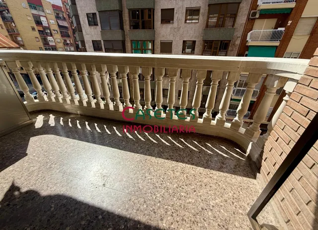 AMPLIA VIVIENDA CON PLAZA GARAJE DOBLE-CERRADA. — 31