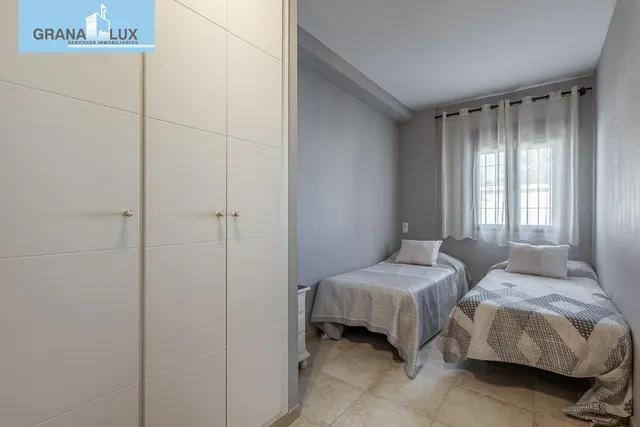 Chalet independiente con pozo propio y placas solares — 26
