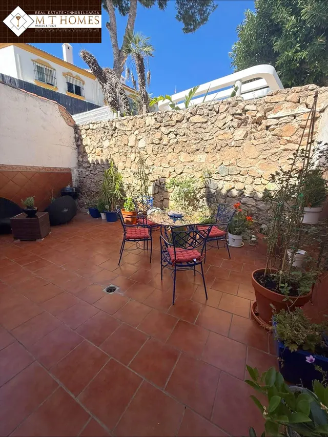 Piso con terraza y patio junto a todos los servicios y la playa — 20