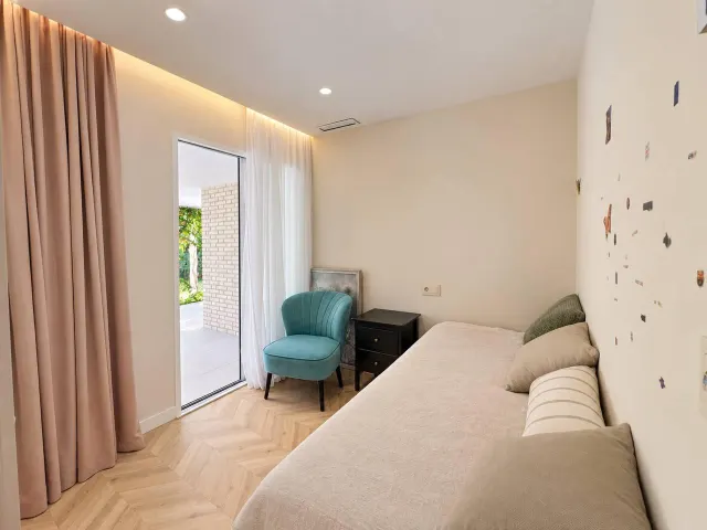 Exclusiva villa de lujo en san juan: dos casas independientes y oasis privado — 32