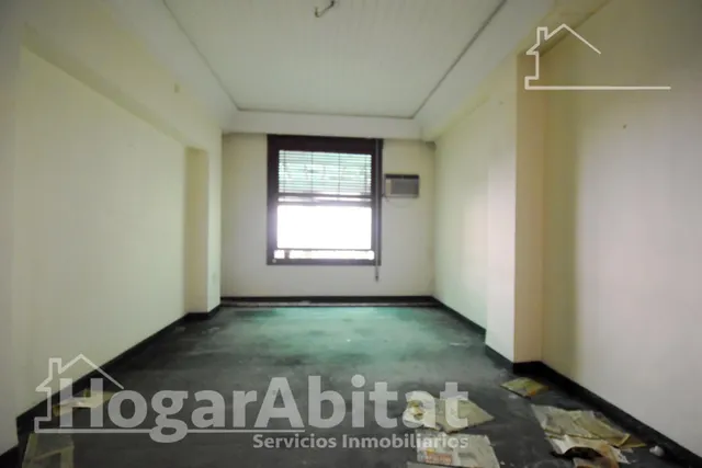 ¡EXCLUSIVA CASA EN EL CENTRO CON GRAN POTENCIAL PARA REFORMA - foto 3