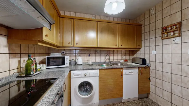 Amplia Vivienda en Avenida César Augusto con Garaje — 23