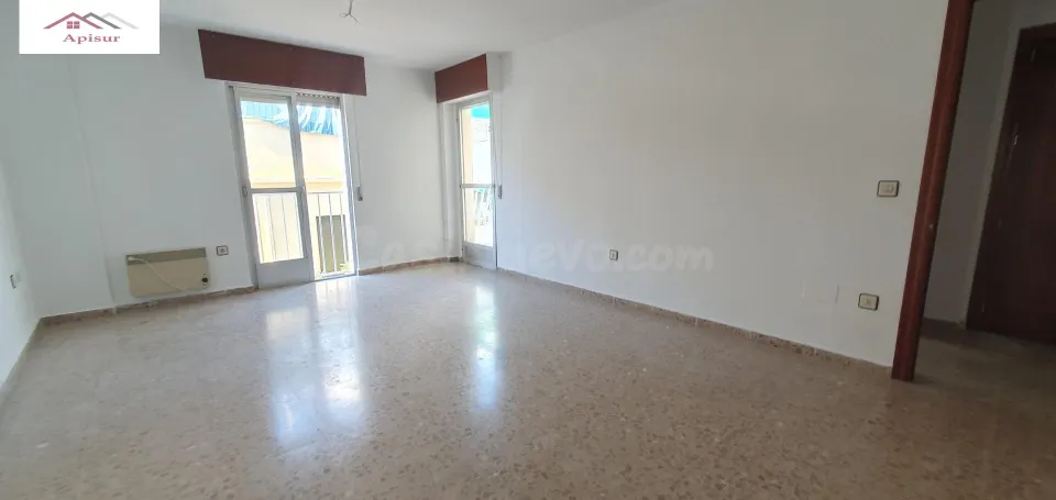 Se vende piso junto a millán de priego