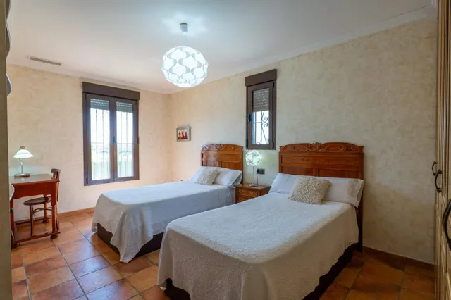 VILLA DE LUJO EN CATRAL . — 23