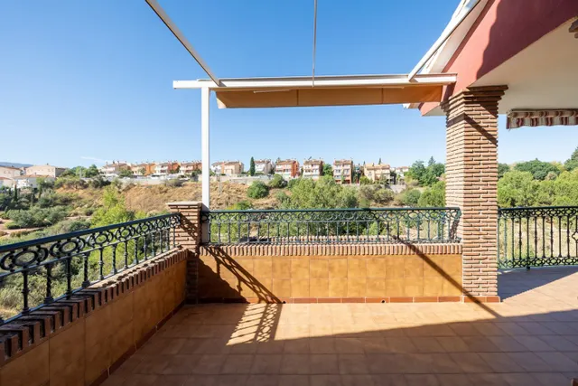 Impresionante villa de cuatro plantas en Urbanización los Cerezos de Gojar!! — 11