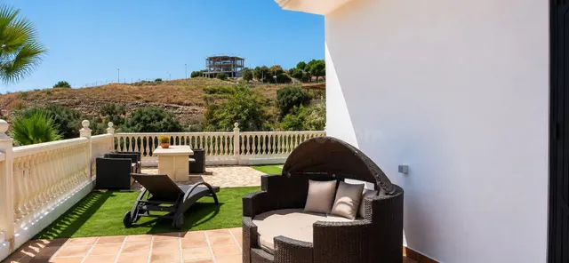 Villa independiente con piscina, vistas al mar y 780 m2 de p - foto 5