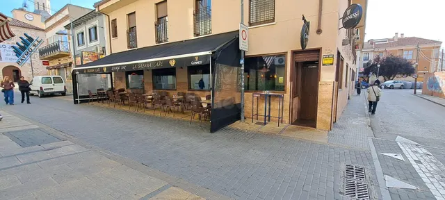 Traspaso Café-Bar en pleno centro con gran terraza y negocio