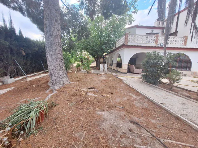 CHALET MUY AMPLIO EN LEDUA — 2